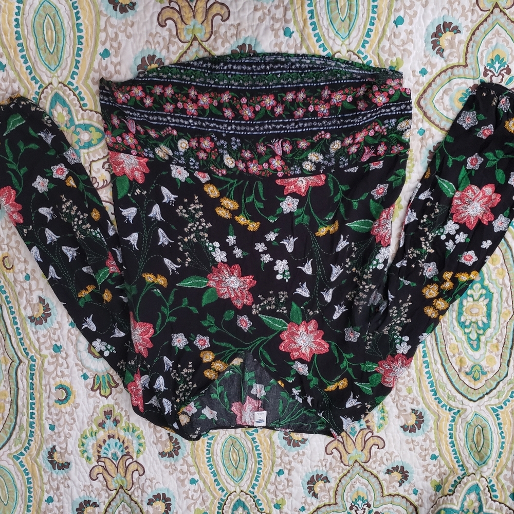Long sleeve old navy shirt